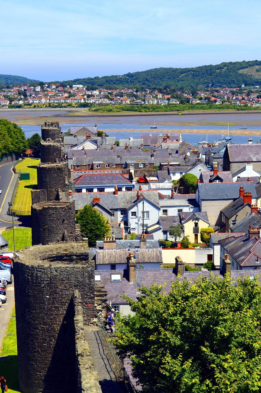 Air Conditioning North Wales | The historical medieval town wall surrounding Conwy town